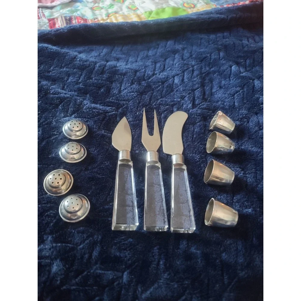 Oleg Cassini Cheese Knife Set Clear Acrylic Handles Stainless Steel Shaker Tops
